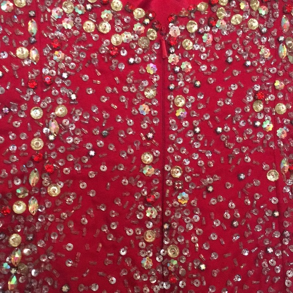 RED, MERMAID FITTED, JEWELED OUT FORMAL DRESS ❤️ - Picture 5 of 8